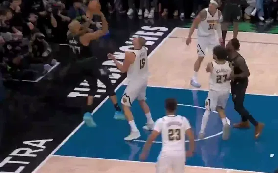 戈贝尔篮板后投篮造成约基奇犯规，裁判给到非投篮犯规